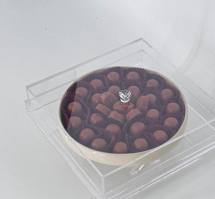 Belgian Flavors Stuffed Chocolate Round Poetry Plate With Acrylic Box DANAT TAQUEEN
