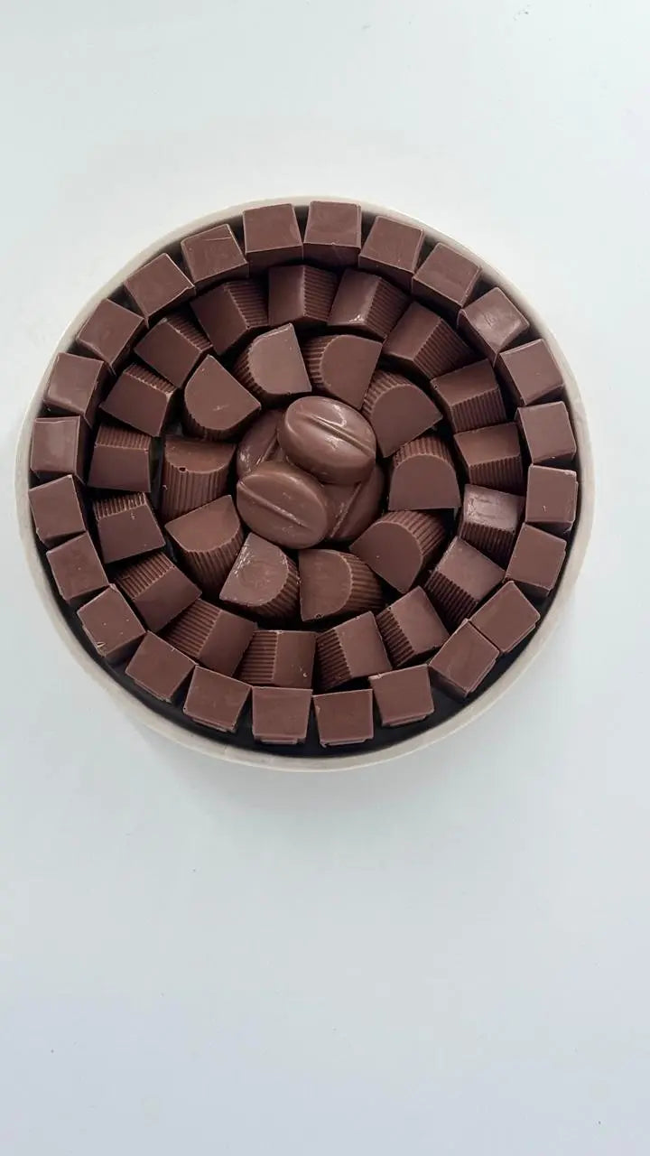 Belgian Flavors Stuffed Chocolate Round Poetry Plate With Acrylic Box DANAT TAQUEEN