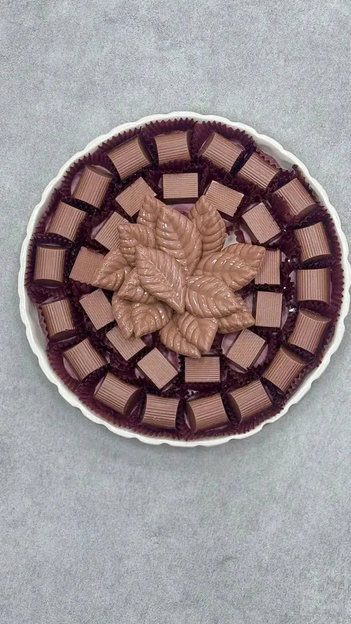 Belgian Flavors Stuffed Chocolate  Round With Base Poetry Plate With Acrylic Box 400 gm DANAT TAQUEEN