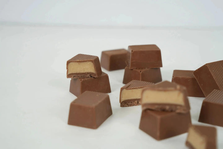 Belgian Flavors Stuffed Chocolate  Round With Base Poetry Plate With Acrylic Box 400 gm DANAT TAQUEEN