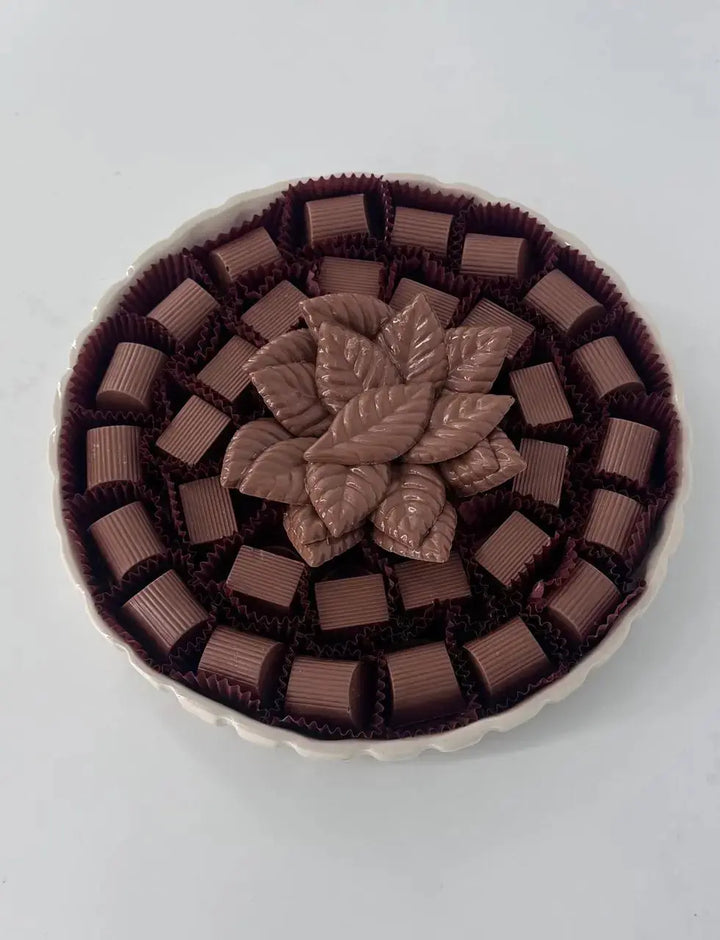 Belgian Flavors Stuffed Chocolate  Round With Base Poetry Plate With Acrylic Box 400 gm DANAT TAQUEEN